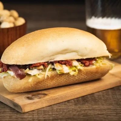 Francesino con tagliata di pollo, ’nduja e cipolla caramellata